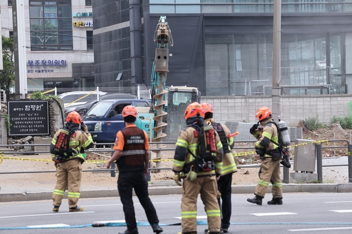 origin_교대역도시가스배관건드린굴착기.jpg