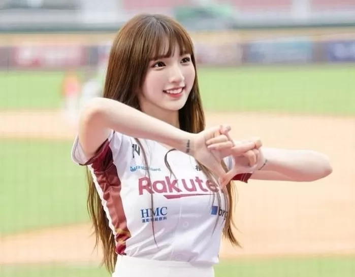 ▲롯데 도라가 일시적으로 응원에 나서지 못하고 있습니다. (사진/도라 샤오웨이웨이 인스타그램)