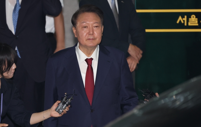 origin_특검조사마치고귀가하는윤석열전대통령.jpg