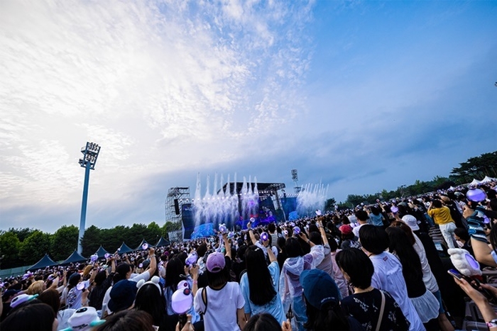 origin_아미없으면안돼…작정하고준비한참여형팬콘달려라석진N리뷰 (3).jpg
