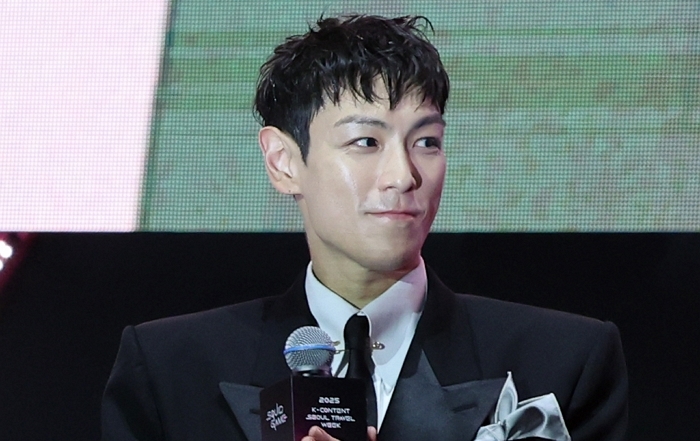 박수치는최승현.jpg