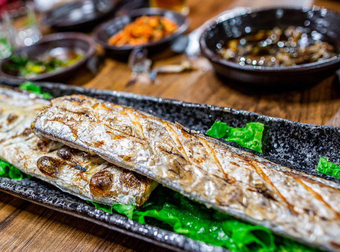 아직도 ‘엄마가 생선 가시 발라준다’는 친구... 같이 갈치 먹다가 ‘정떨어졌다’는 30대 여성