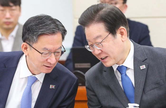 origin_머리맞댄이재명·정성호.jpg