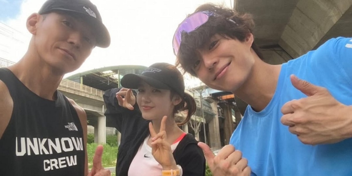 '어도어와 법정공방' <b>뉴진스 다니엘</b>, <b>박보검</b>·션과 뜻밖의 쓰리샷으로 ...