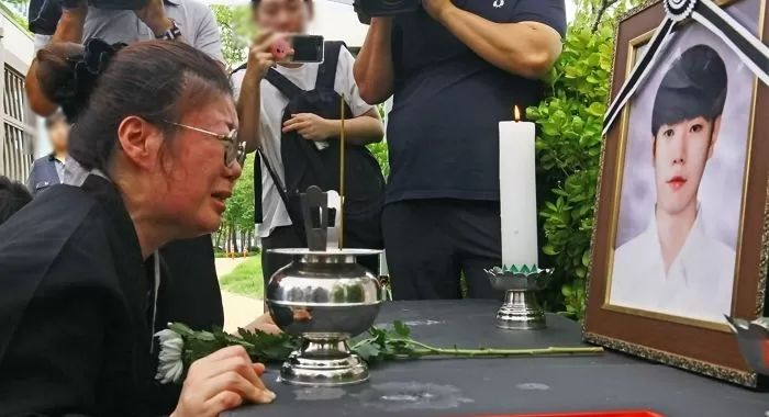 폭염 속 에어컨 설치하다 숨진 20대 청년... 고용업체가 받은 처분, 유가족은 ‘오열’했다