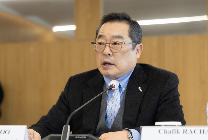 구자열 한국무역협회(KITA) 회장이 25일 서울 강남구 삼성동 트레이드타워에서 '제20회 한국-아랍소사이어티(KAS: Korea-Arab Society) 이사회'를 주재하고 있다. 구 회장은 제9대 한국-아랍소사이어티 이사장에 이어 제10대 이사장을 맡아 2025년까지 2년간 임기를 수행하게 됐다. (한국무역협회 제공) 2024.1.25/뉴스1