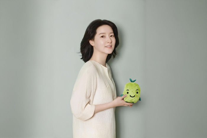 이영애, 장애인 가정 위해 재능기부... “아픔 헤아릴 수 없지만 작은 마음 보태고파”