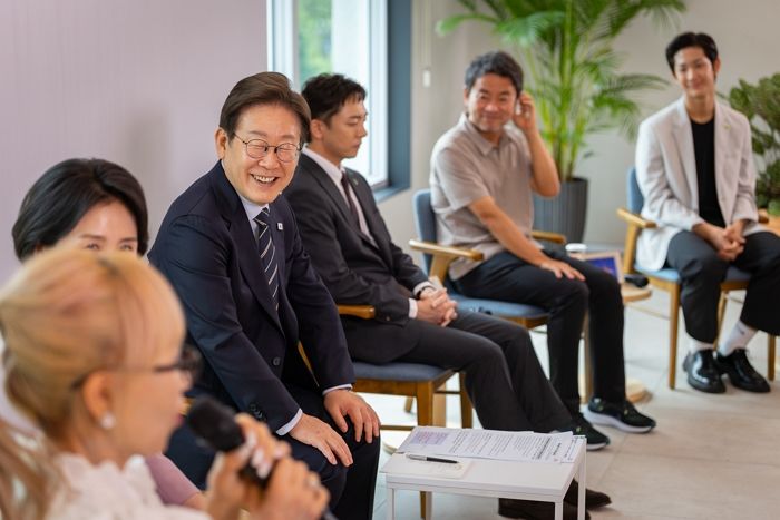 이재명 대통령, ‘폭싹 속았수다’ 보고 눈물 쏟아... “하늘나라 먼저 떠난 누이 생각”