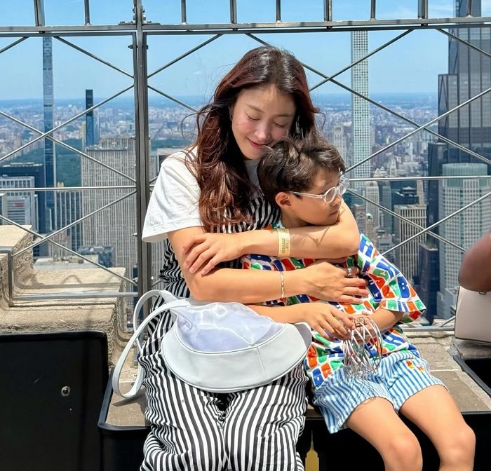 ‘싱글맘’ 이시영, 8살 아들 데리고 한국 떠나 미국살이 시작... “신나게 잘 지내보자”