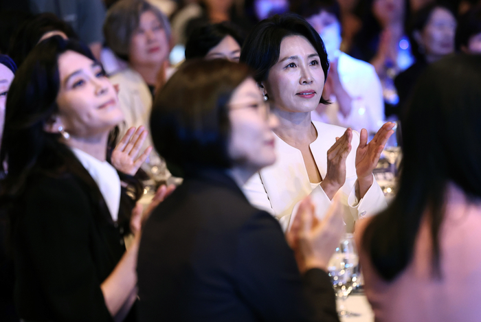 origin_여성기업주간개막식참석한김혜경여사.jpg