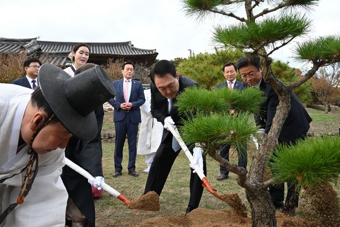 안동 병산서원에 설치됐던 ‘윤석열 전 대통령 기념식수비’ 감쪽같이 사라져