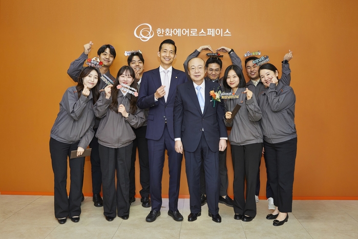 origin_한화에어로스페이스창원사업장방문한김승연회장.jpg