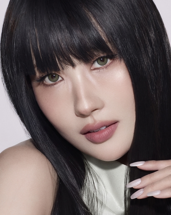 태양처럼 글로우, 라벤더처럼 쿨하게!... 샬롯틸버리 X 이사배의 ‘서머 메이크업 룩’