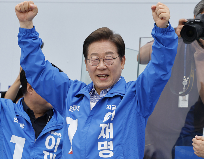 origin_대선D1서울서유세하는이재명후보.jpg