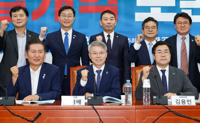 origin_검찰개혁토론회찾은정청래·박찬대후보.jpg