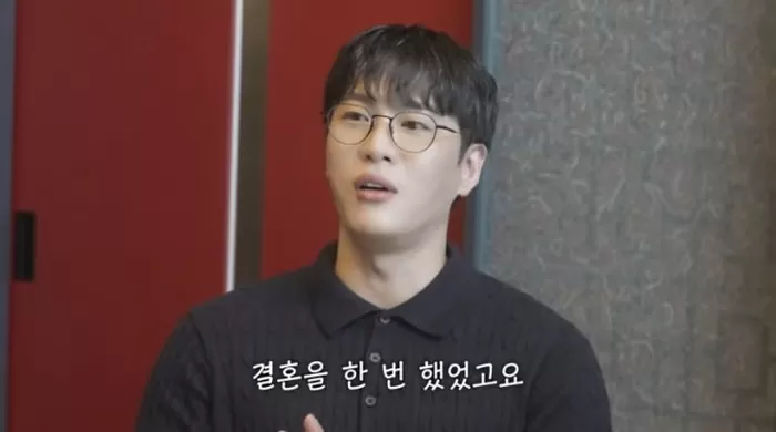 코요태 신지 남자친구 문원이 김종민·빽가와 상견례 자리에서 딸이 있는 돌싱임을 밝히고 있다. /사진=유튜브 갈무리