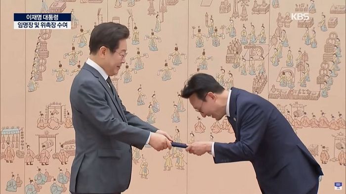 이재명 대통령이 김민석 신임 국무총리에게 임명장 수여 후 다급하게 한 말