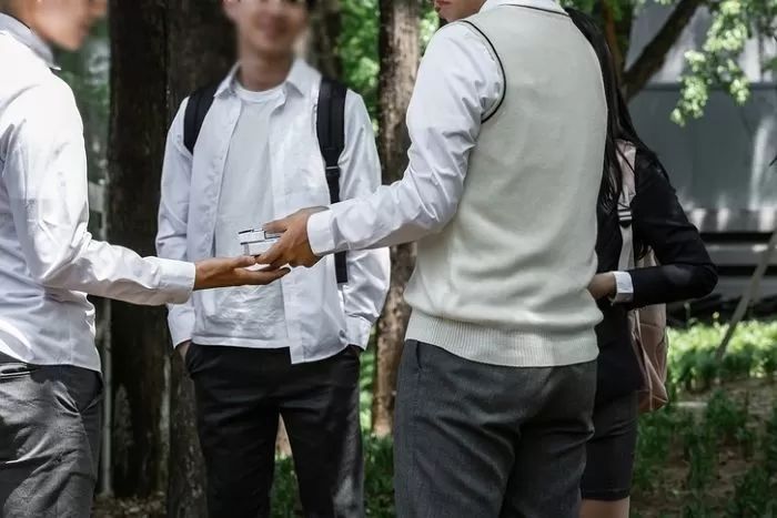 ‘조건만남’ 미끼로 남자들 유혹해 1천만원 뜯은 10대들... 범죄 들킨 이유는 ‘배신’