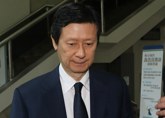 origin_롯데경영비리법정들어서는신동주전부회장.jpg
