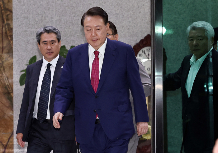 origin_윤석열자정앞두고귀가 (1).jpg