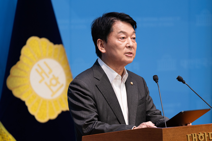 origin_국힘혁신위원장사퇴밝하는안철수.jpg