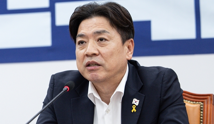 origin_김건희·윤석열100대비리의혹브리핑하는부승찬.jpg