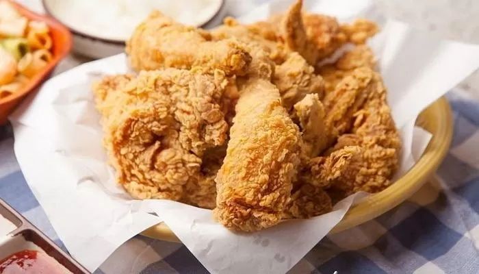 ‘1일 1치킨’ 하려고 마통까지 뚫은 남편... 충격적 ‘식탐’에 폭력성까지 드러내