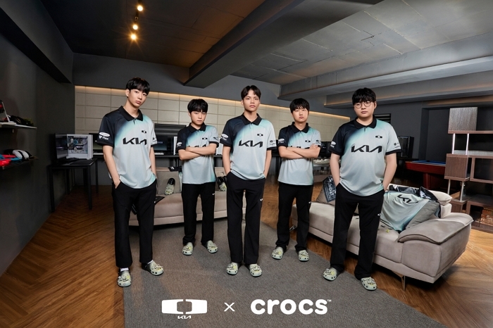 게임 덕후 심장 저격한 크록스... ‘디플러스 기아’ 옷 입은 클로그 한정 판매