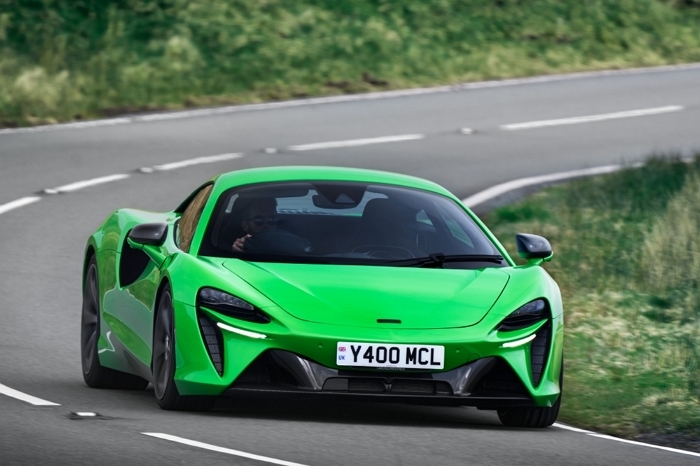 맥라렌 아투라, 오토 익스프레스 ‘퍼포먼스 카 오브 더 이어’ 선정