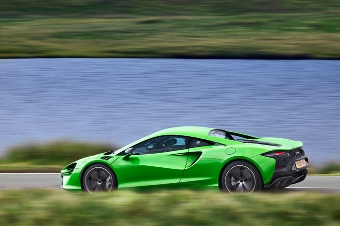 [참고자료] 맥라렌 아투라, 오토 익스프레스 ‘2025 퍼포먼스 카 오브 더 이어’ 수상.jpg