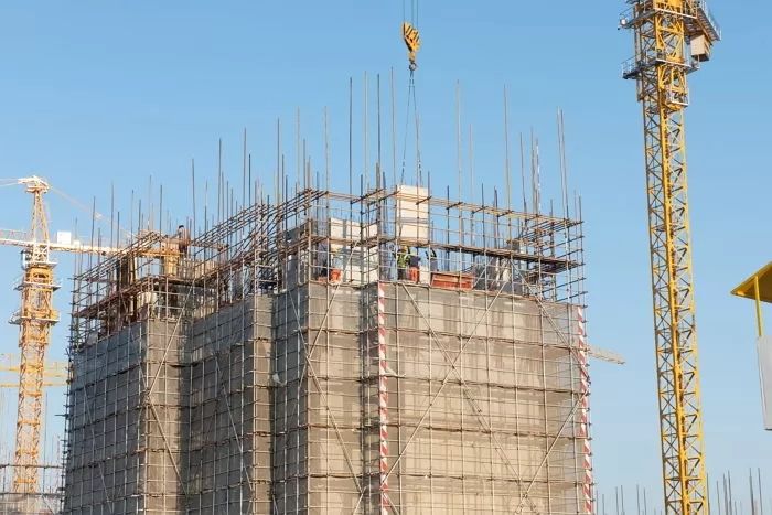 체온이 무려 40.2도... 폭염 경보에 아파트 공사장서 일하던 20대 男 사망