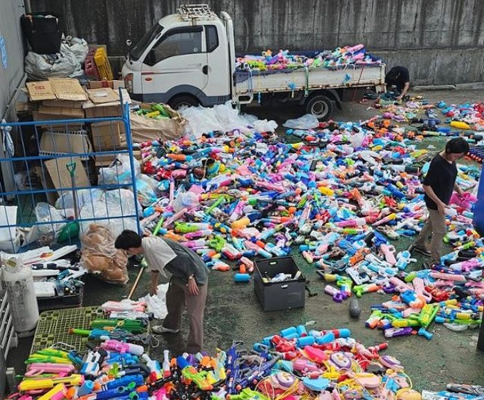 ‘워터밤’ 이후 쓰레기 된 물총 1500개가 향하는 곳