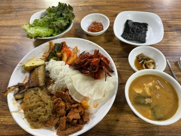 한식 뷔페서 그릇 10개 썼다가 혼난 여성... 결국 2인분 값 냈다