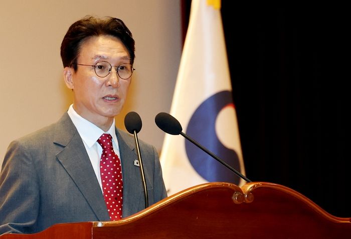 색깔, 패턴 넘어 노 타이까지... ‘넥타이’로 메시지 전하는 정치인들