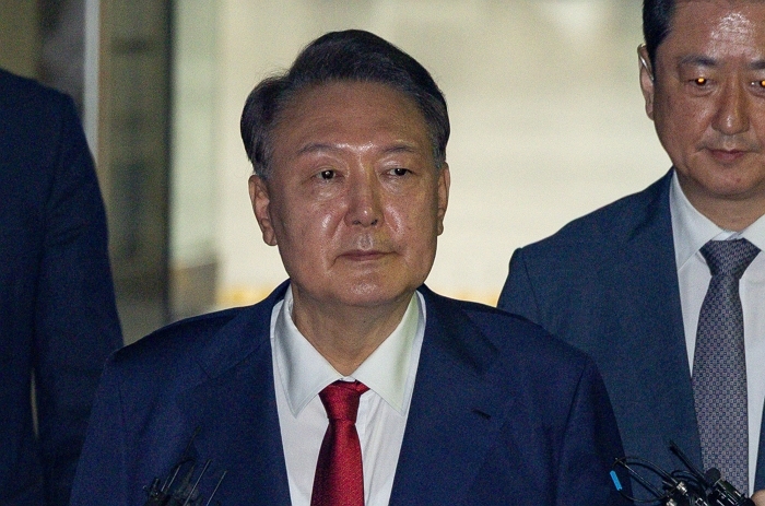 origin_취재진질문에답없이법원나서는윤석열전대통령.jpg