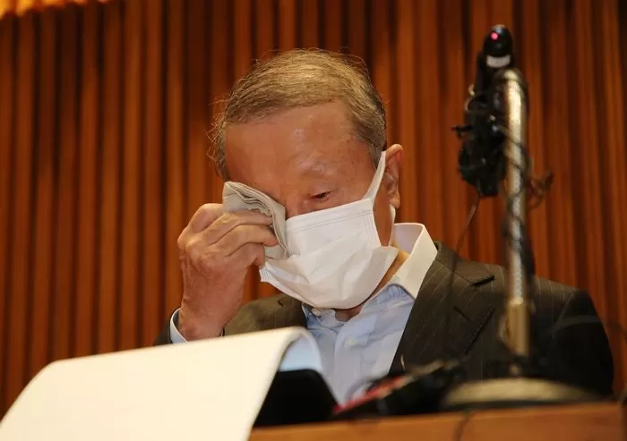 지난 2021년 5월 4일 홍원식 남양유업 회장이 '불가리스 사태'와 관련 대국민 사과 기자회견을 하고 사임 의사를 밝혔다. / 뉴스1