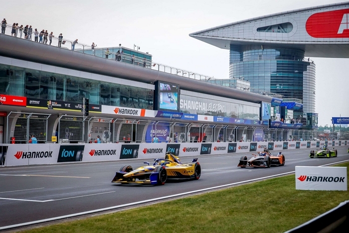 [사진자료2] 포뮬러 E 2025 한국 상하이 E-Prix 경기 장면.jpg