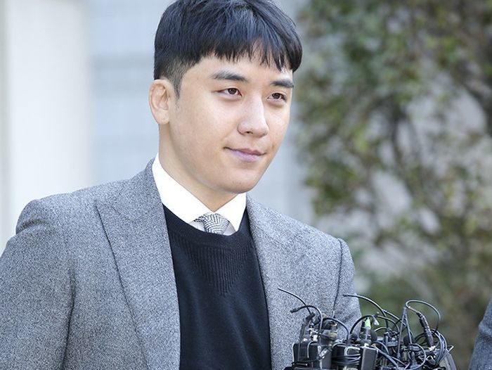 ‘버닝썬 게이트’ 승리, 국내서 한 여성과 함께 찍은 ‘투샷’ 공개... 비난 여론 확산 중