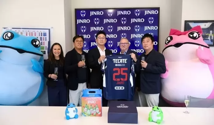 요즘 진로 인기 폭발했다는 ‘이 나라’... 하이트진로, 명문 축구팀과 ‘공식 스폰서십’ 맺었다