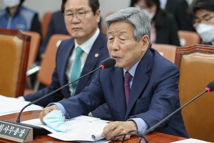 유인태 전 국회 사무총장 “尹 구치소 독방? 나 때 비하면 호텔... 술 못 마셔 어쩌나”