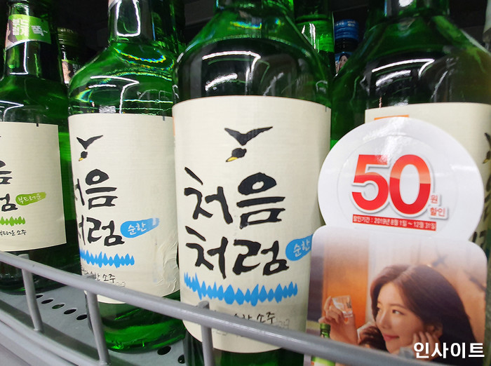 롯데, ‘처음처럼’ 알코올도수 4년만에 16도로 낮춘다... “가격은 그대로”