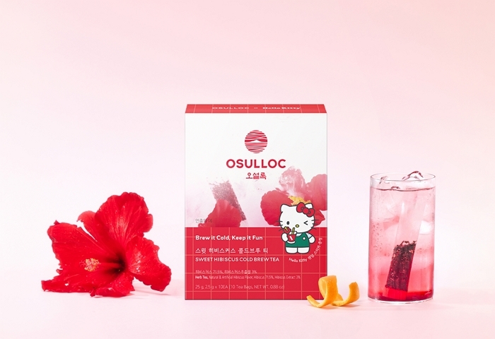 [사진자료3] 오설록 헬로키티 스윗 히비스커스 콜드브루 티 연출이미지.jpg