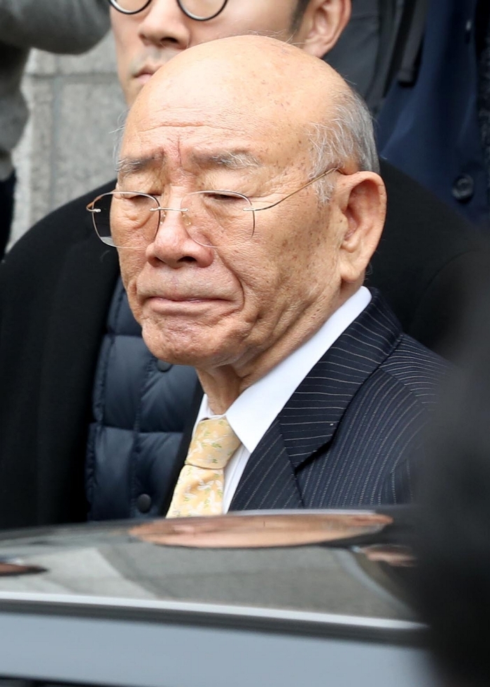 origin_착잡한피고인전두환.jpg