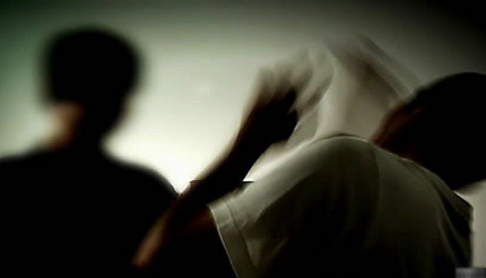 “10분이면 네 여친 꼬시지” 말에 격분해 지인 폭행 뒤 얼굴에 콜라 부은 20대 男