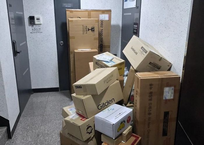 “이웃집 문앞에 택배 수십 개 쌓여있어... 치운게 이 정도 입니다”