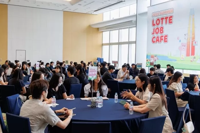 “이런 채용 설명회는 처음”... 롯데 잡카페, 실무자 상담에 모인 1500명 ‘열광’