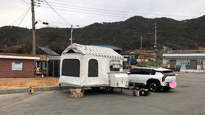 “밤새 공중화장실 전기 몰래 끌어다 써”... ‘민폐 캠핑족’ 또 논란