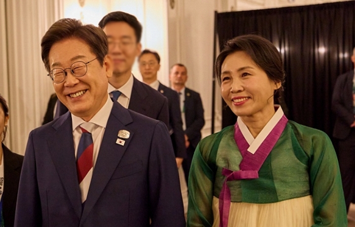 origin_G7초청국리셉션참석한이재명대통령부부.jpg