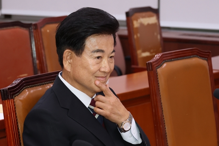 origin_의사진행발언듣는정동영후보자.jpg