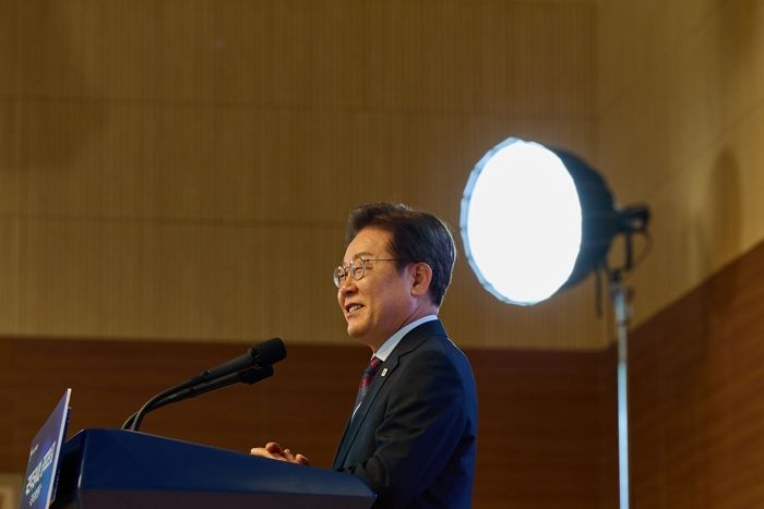 신임 공무원 향한 이재명 대통령의 경고... “돈은 천사의 모습을 한 마귀”